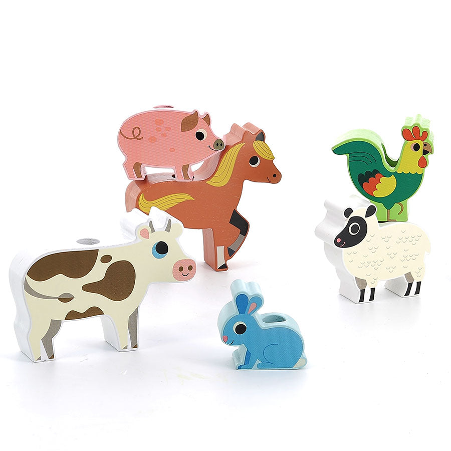 Traktor med henger og dyr